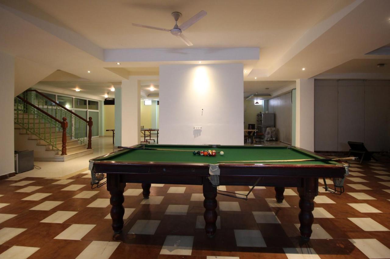OYO 8704 Hotel Good Care Gurgaon Buitenkant foto