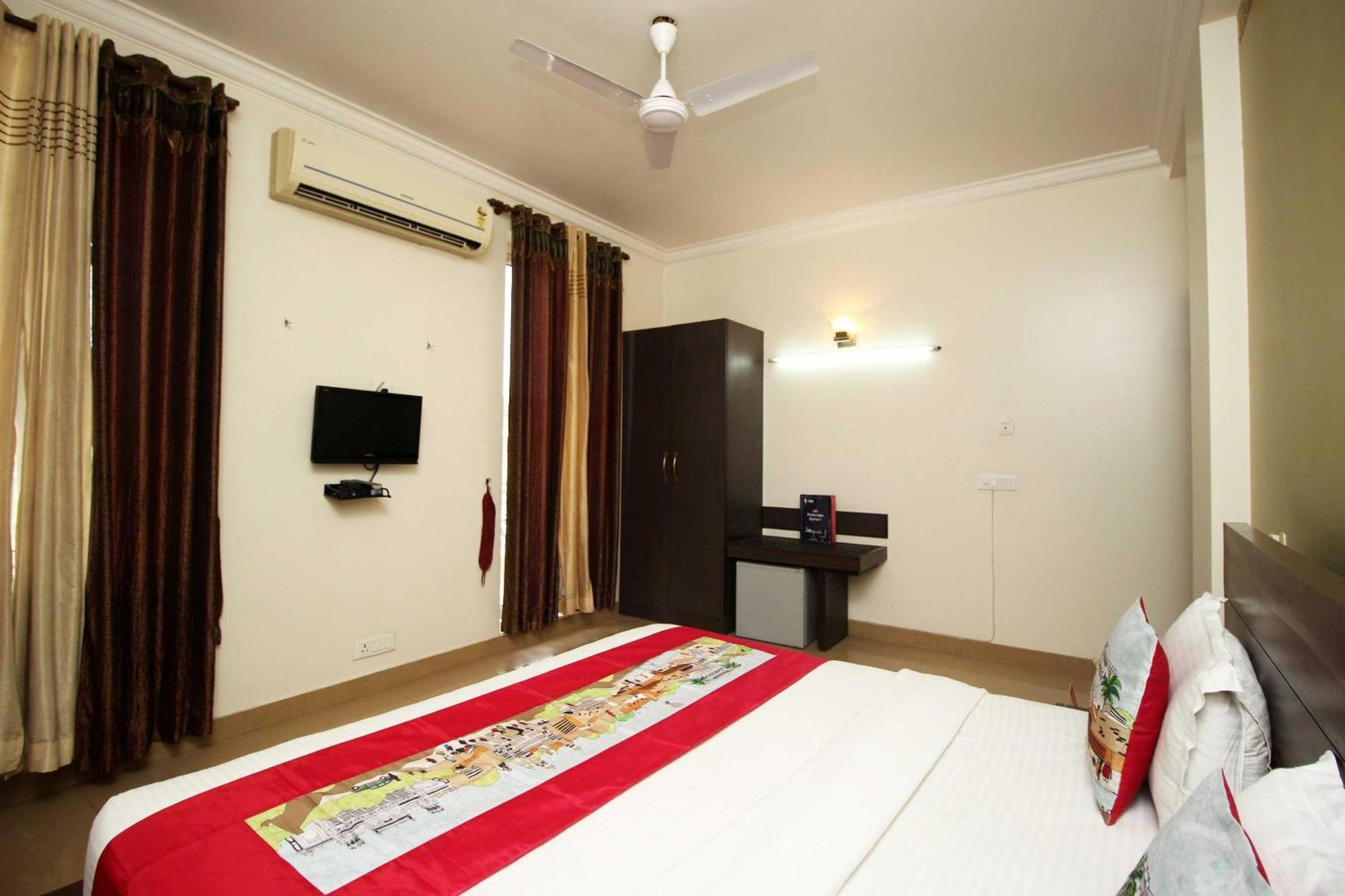 OYO 8704 Hotel Good Care Gurgaon Buitenkant foto