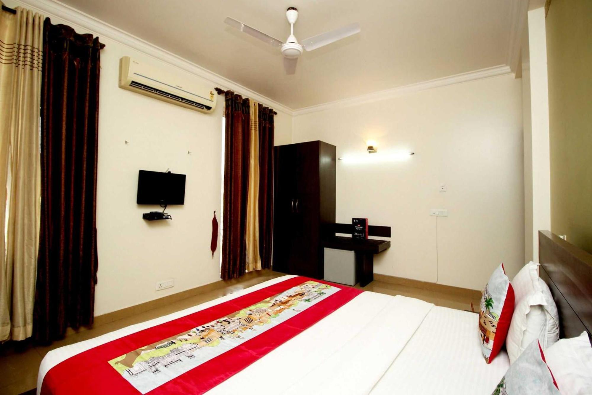 OYO 8704 Hotel Good Care Gurgaon Buitenkant foto