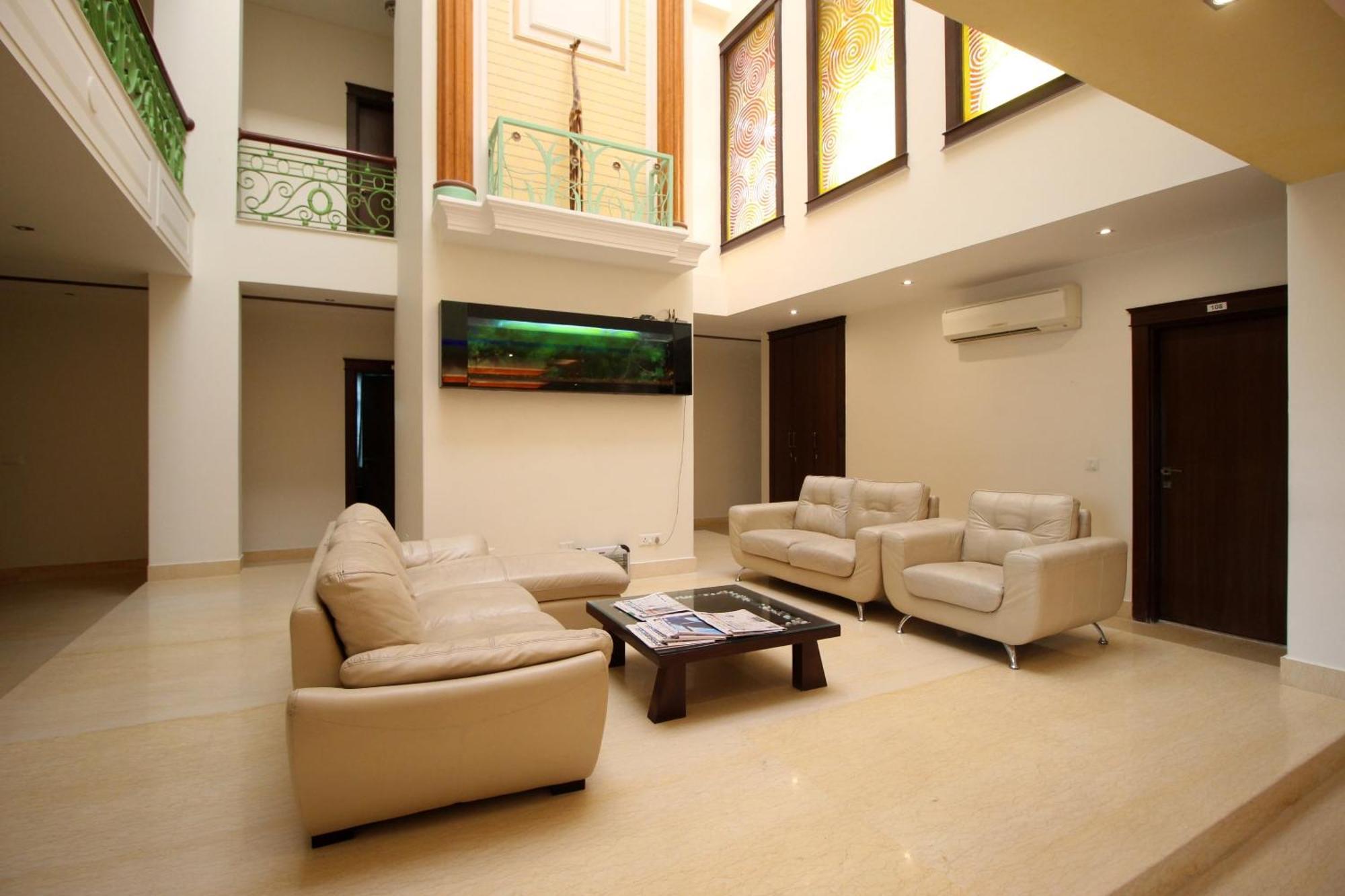 OYO 8704 Hotel Good Care Gurgaon Buitenkant foto